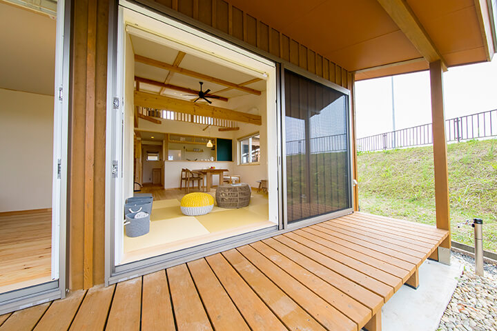 ハレウッドデッキ